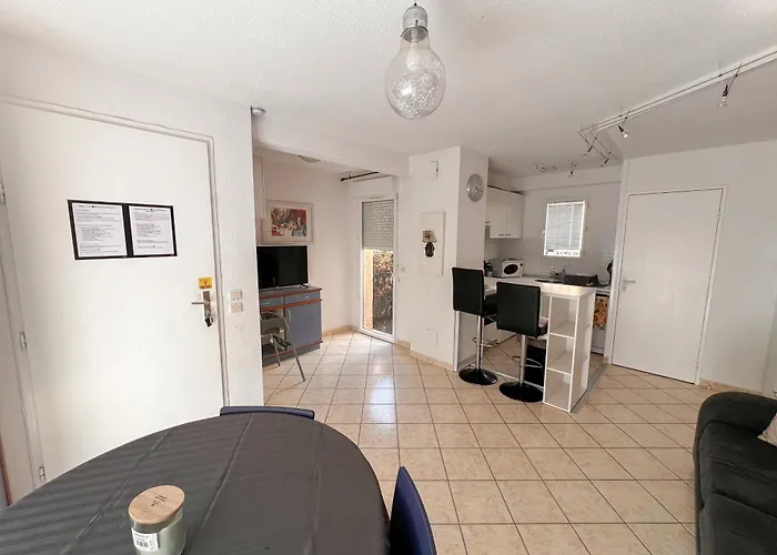 Maison Familiale Dans Le Domaine De La Avec Piscine Privee, A 200m De La