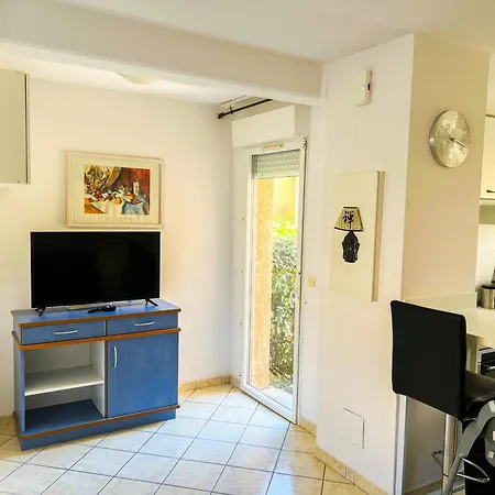 Maison Familiale Dans Le Domaine De La Avec Piscine Privee, A 200m De La Holiday home