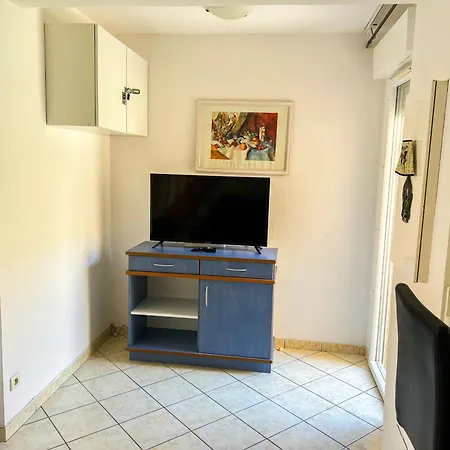 Maison Familiale Dans Le Domaine De La Avec Piscine Privee, A 200m De La *