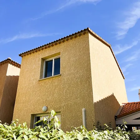 Maison Familiale Dans Le Domaine De La Avec Piscine Privee, A 200m De La